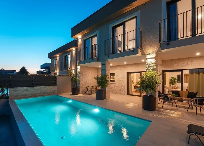 Extravagante Mit Sauna, Privatpool, Billard, Bbq * Poreč