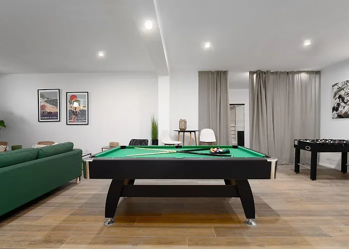 Extravagante Mit Sauna, Privatpool, Billard, Bbq Poreč